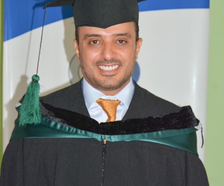 الامتياز مع مرتبة الشرف للباحث أشرف شنيف في ماجستير الإدارة من كلية ماستريخت الهولندية وجامعة صنعاء