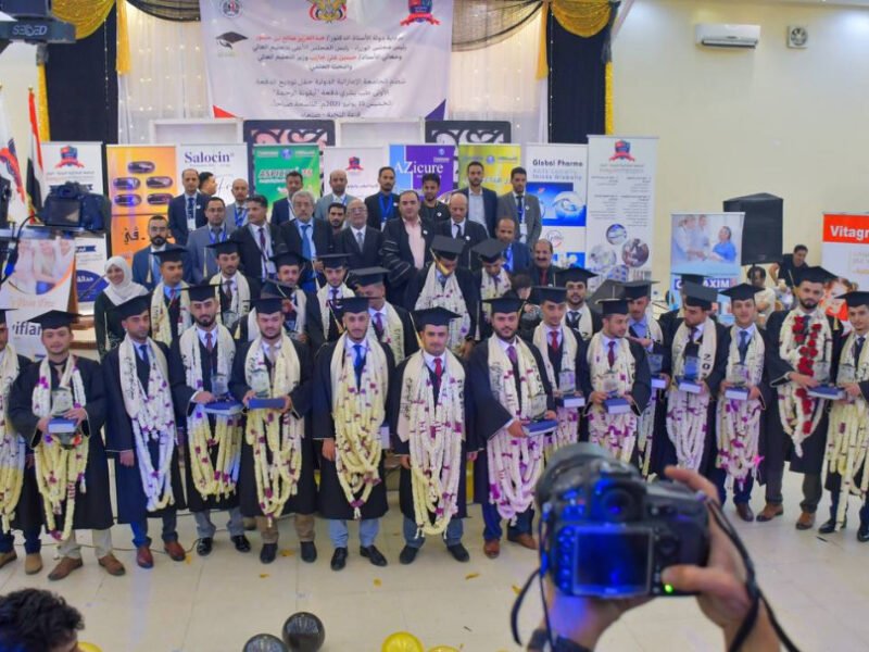 الجامعة الإماراتية الدولية تحتفي بتخريج الدفعة الأولى طب بشري من كلية الطب والعلومإ الصحية