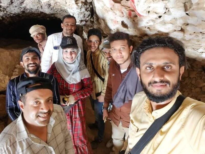 مايا العبسي تنشر فيديو لزيارتها كأول إعلامية يمنية لبئر برهوت الحقيقي في حضرموت “تفاصيل”