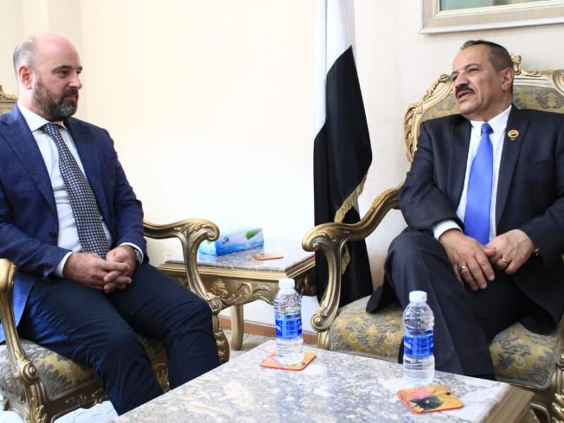 وزير الخارجية يلتقي مدير مكتب المنسق المقيم للأمم المتحدة بصنعاء