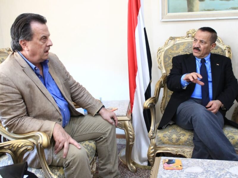 وزير الخارجية يلتقي المنسق المقيم ومنسق الشؤون الانسانية للامم المتحدة باليمن