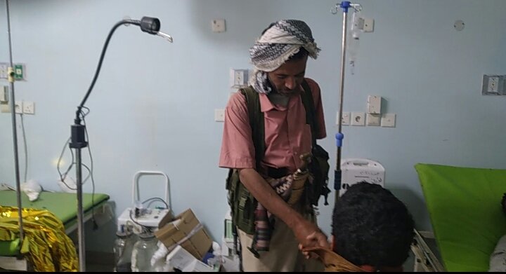 وكيل محافظة شبوة الرصاص البكري يتفقد  الجرحى المدنيين في مستشفى بيحان العام