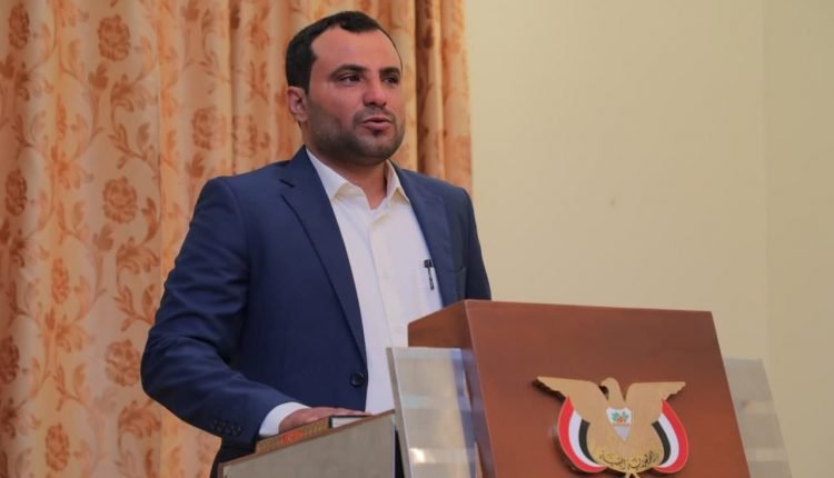 محافظ أبين اللواء صالح الجنيدي يبعث برقية عزاء ومواساة في وفاة الشيخ الرصاص حسين البكري وكيل محافظة شبوة.