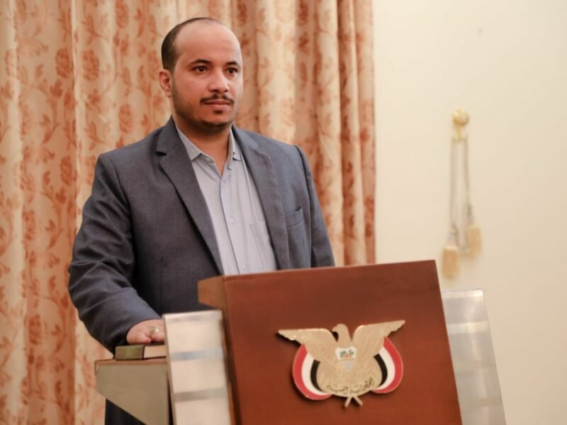 وزير الصناعة يهنئ قائد الثورة ورئيس المجلس السياسي الأعلى بعيد الأضحى المبارك