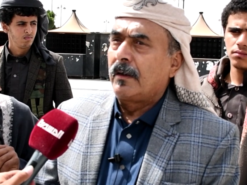 محافظ شبوة اللواء عوض العولقي يعزي الشيخ حسين موسى واصل وكيل محافظة الضالع في وفاة نجله