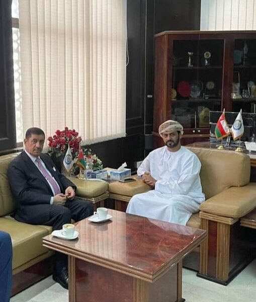 الكبوس يبحث مع رئيس مجلس إدارة فرع تجارة وصناعة سلطنة عمان مشاركة التجار اليمنيين في المؤتمر الاستثماري بصلالة