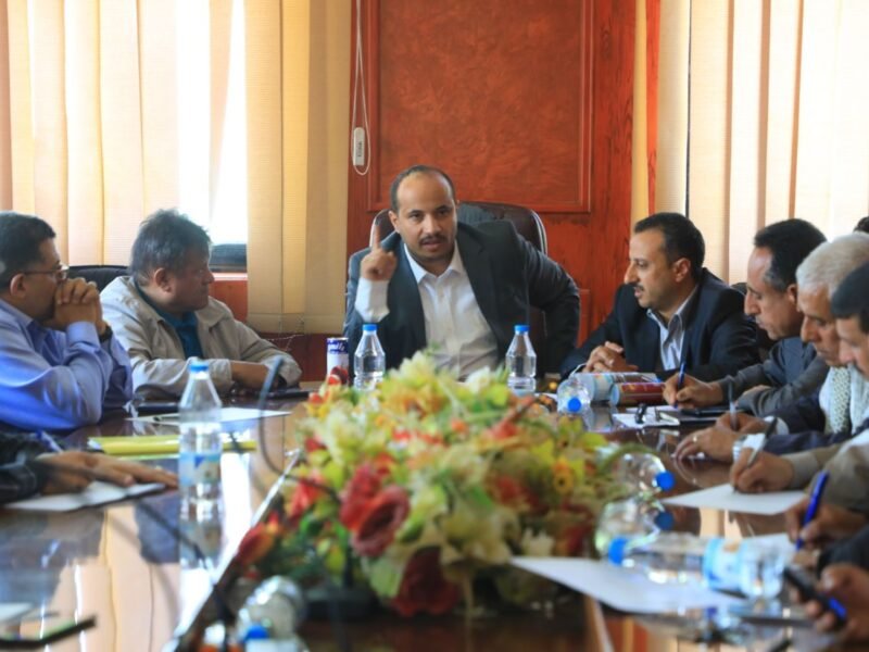 وزير الصناعة يوجه بإيقاف ثلاثة من مدراء دوائر هيئة المواصفات عن العمل واحالتهم للتحقيق