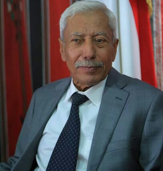 اللواء لقمان باراس محافظ حضرموت يهنئ قائد الثورة ورئيس المجلس السياسي بالعيد الثامن لثورة 21 سبتمبر
