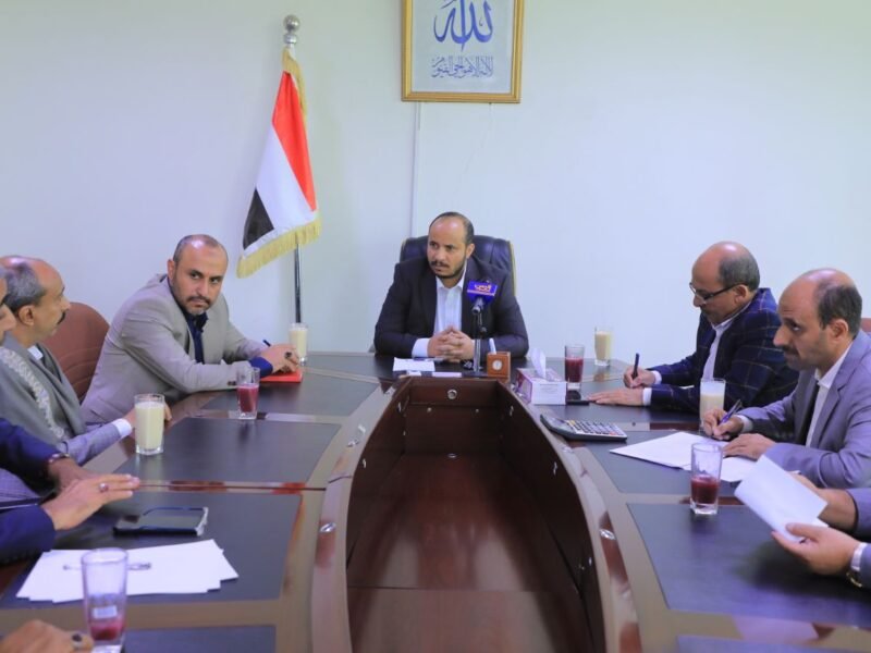 وزير الصناعة يؤكد الحرص على دعم المؤسسة اليمنية العامة لصناعة وتسويق  الاسمنت