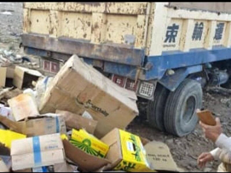 إتلاف سلع غذائية ومواد غير مطابقة للمواصفات بمركز نهم الجمركي