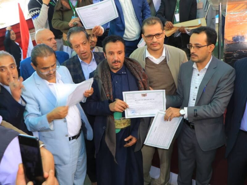 عبدالجبار احمد والحجري يكرمون كبار ومتوسطي المكلفين المبادرين بتقديم إقراراتهم