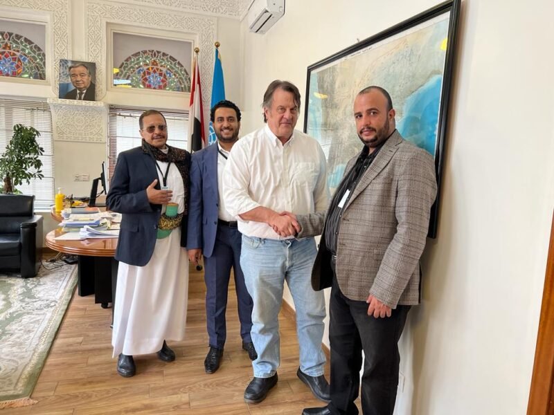 الغرفة التجارية بأمانة العاصمة تسلم المنسق المقيم للأمم المتحدة رسالة القطاع الخاص المطالبة بتحرك البواخر مباشرة إلى ميناء الحديدة