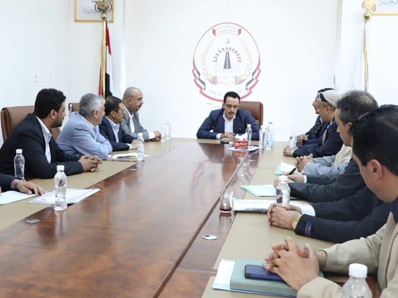 إجتماع يقر إنشاء مركز خدمات ضريبية في الغرفة التجارية بأمانة العاصمة