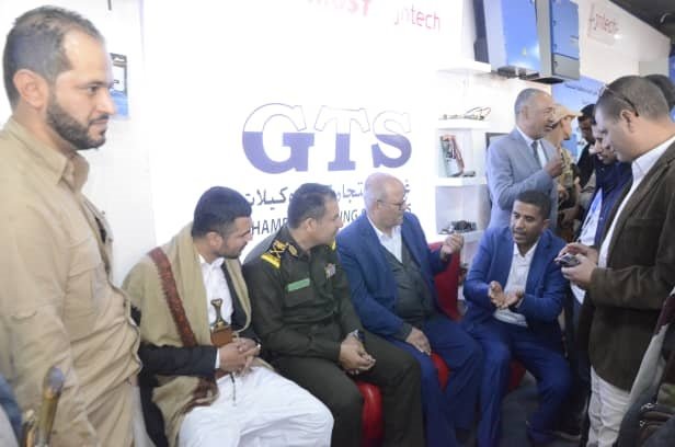 عضو السياسي الأعلى محمد النعيمي يزور جناح شركة غمدان للتجارة والتوكيلات بمعرض الطاقة الوطني