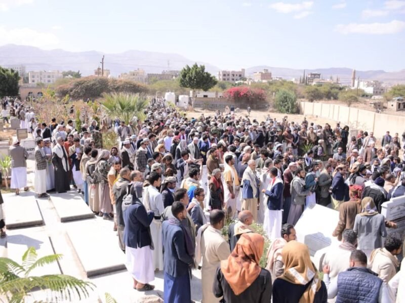 اليمنيون يشيعون جثمان فقيد الوطن الكبير رجل الأعمال الحاج محمد مبارك عذبان بصنعاء