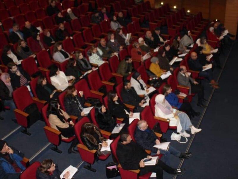 إطلاق الدليل التوجيهي للثانويات الرسمية على مسرح الرابطة الثقافية بطرابلس