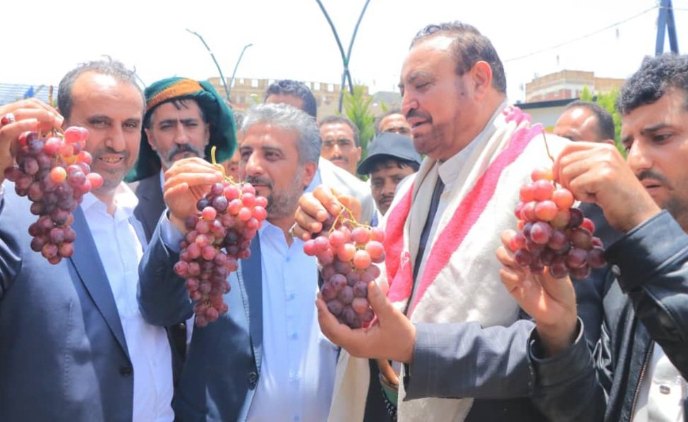 المداني نائب رئيس الوزراء يشيد بمهرجان خيرات اليمن الأول المقام بنادي الوحدة بصنعاء،