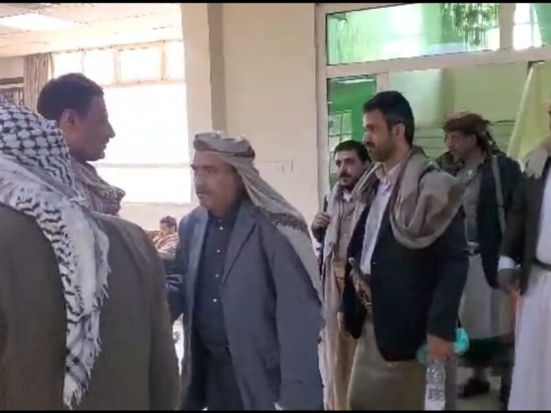 محافظ شبوة اللواء عوض العولقي يزور عدد من القيادات الإدارية والمشايخ وأبناء المحافظة بالعاصمة صنعاء