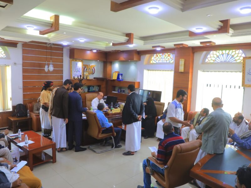 وزير الاقتصاد يلتقي المواطنين خلال اليوم المفتوح