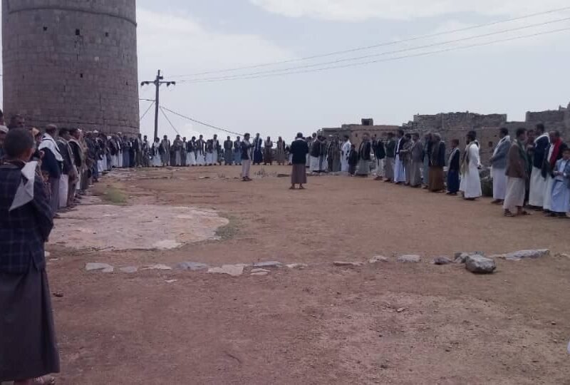 وقفة إحتجاجية لأبناء قريتي ضلاع الأشمور والأفقر بعمران تنديدا”  بالعدوان الاسرائيلي والفيتو الامريكي الداعم للإبادة  في غزة