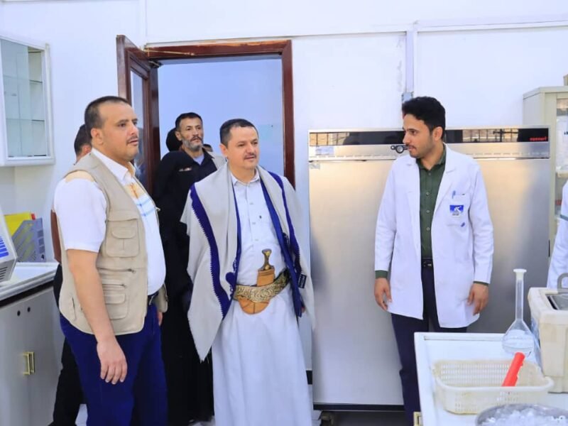 وكيل  الخدمة المدنية ومدير هيئة المواصفات يتفقدان مستوى الانضباط الوظيفي بهيئة المواصفات والمقاييس