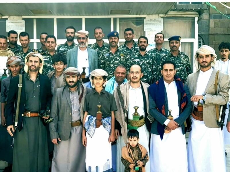 نائب وزير الإدارة والتنمية المحلية الشيخ ناصر بن حسين المحضار يتفقد أفراد الحراسة الأمنية وغرفة عمليات الوزارة، أول أيام عيد الأضحي.