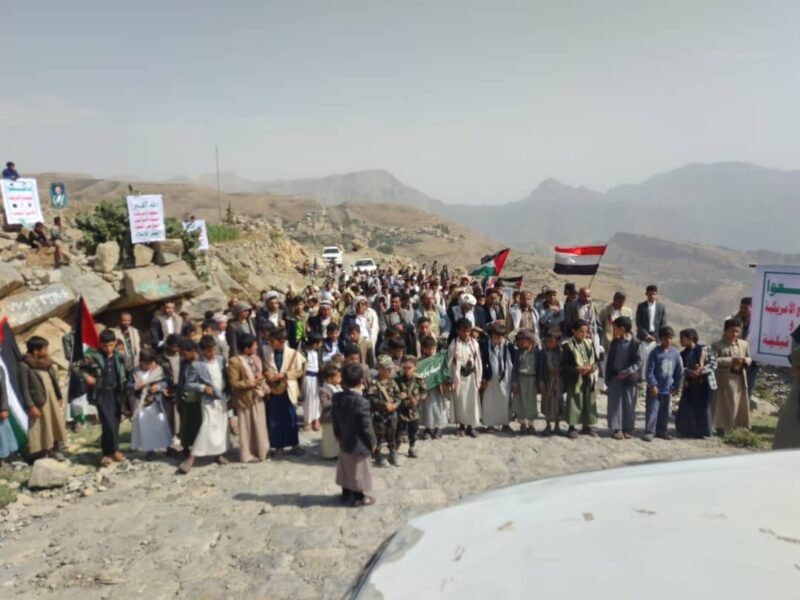 في خمس مسيرات حاشدة أبناء قبائل الأشمور بعمران ينددون بصمت الانظمة العربية عن مجازر العدو الإسرائيلي في غزة