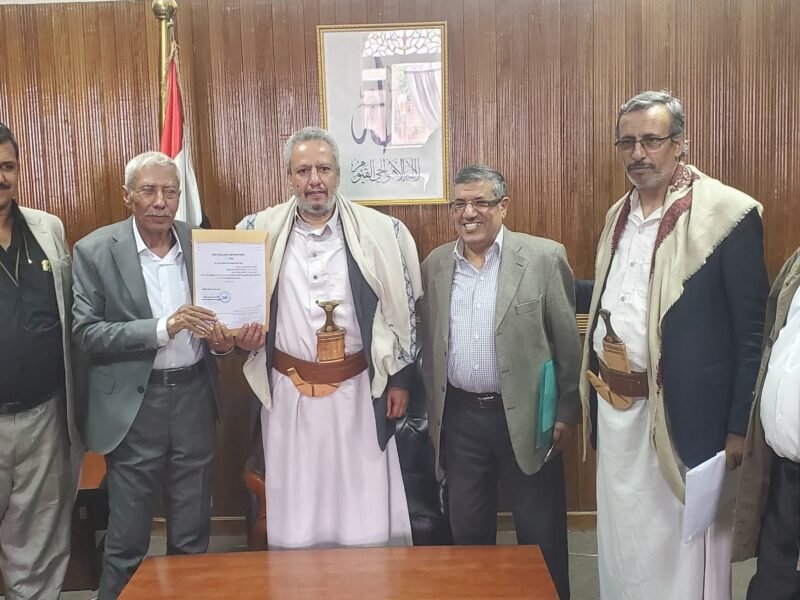 هيئة مكافحة الفساد تتسلم اقرار محافظ حضرموت