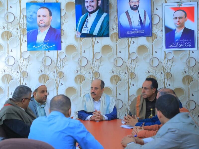نائب وزير الاقتصاد يطلع على سير العمل في مكتب إب ويلتقي قيادة الغرفة التجارية بالمحافظة