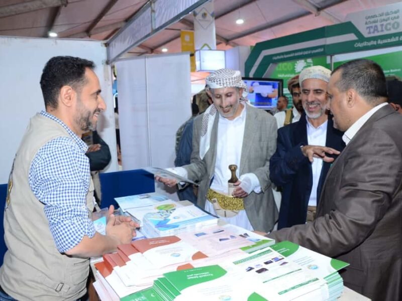 القائمان بأعمال رئيس الوزراء و وزير الاقتصاد والصناعة والاستثمار يزوران معرض الطاقة الشمسية والري الحديث.