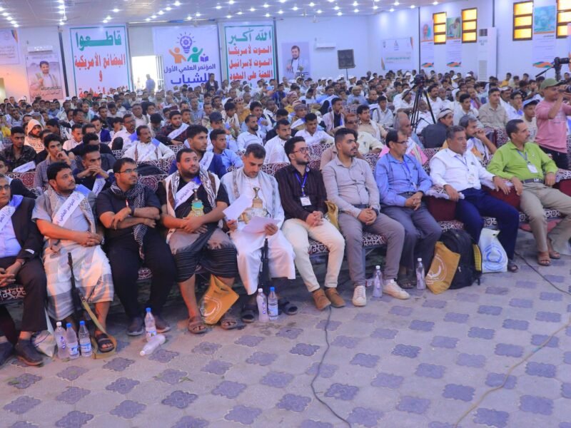 اختتام أعمال المؤتمر العلمي الأول للشباب في الحديدة