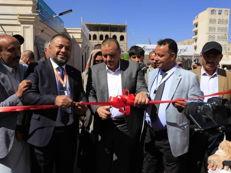 القائم بأعمال وزير الاقتصاد يفتتح معرض بروج الاستهلاكي