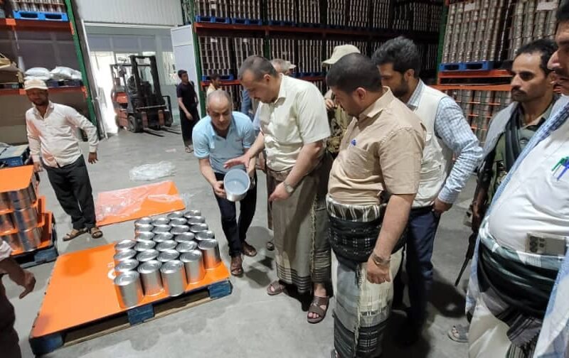 الحديدة .. القائم بأعمال وزير الاقتصاد يدشن استئناف العملية الإنتاجية بأحد المصانع المتعثرة